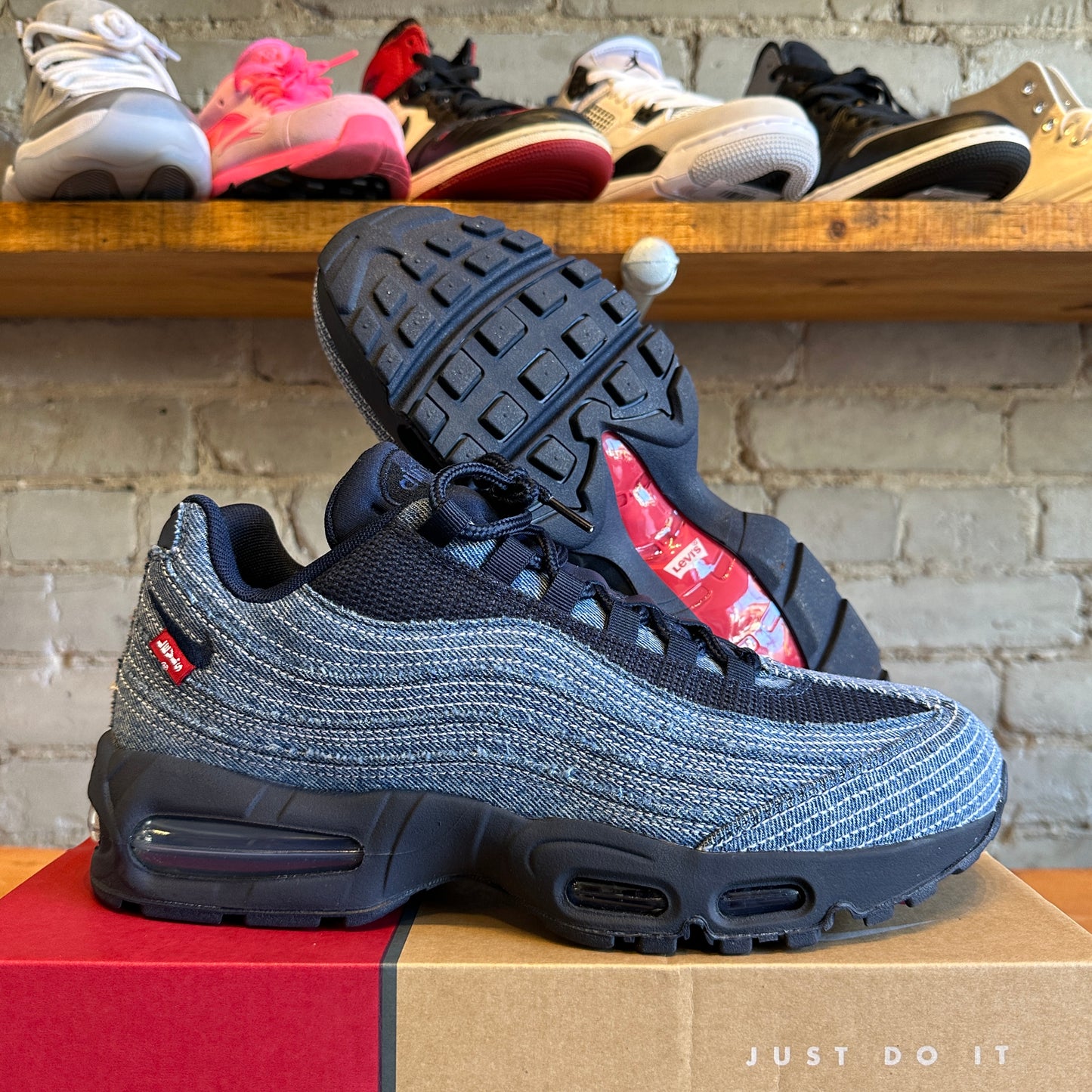 Levi’s x Nike Air Max 95 “Obsidian” Size 11