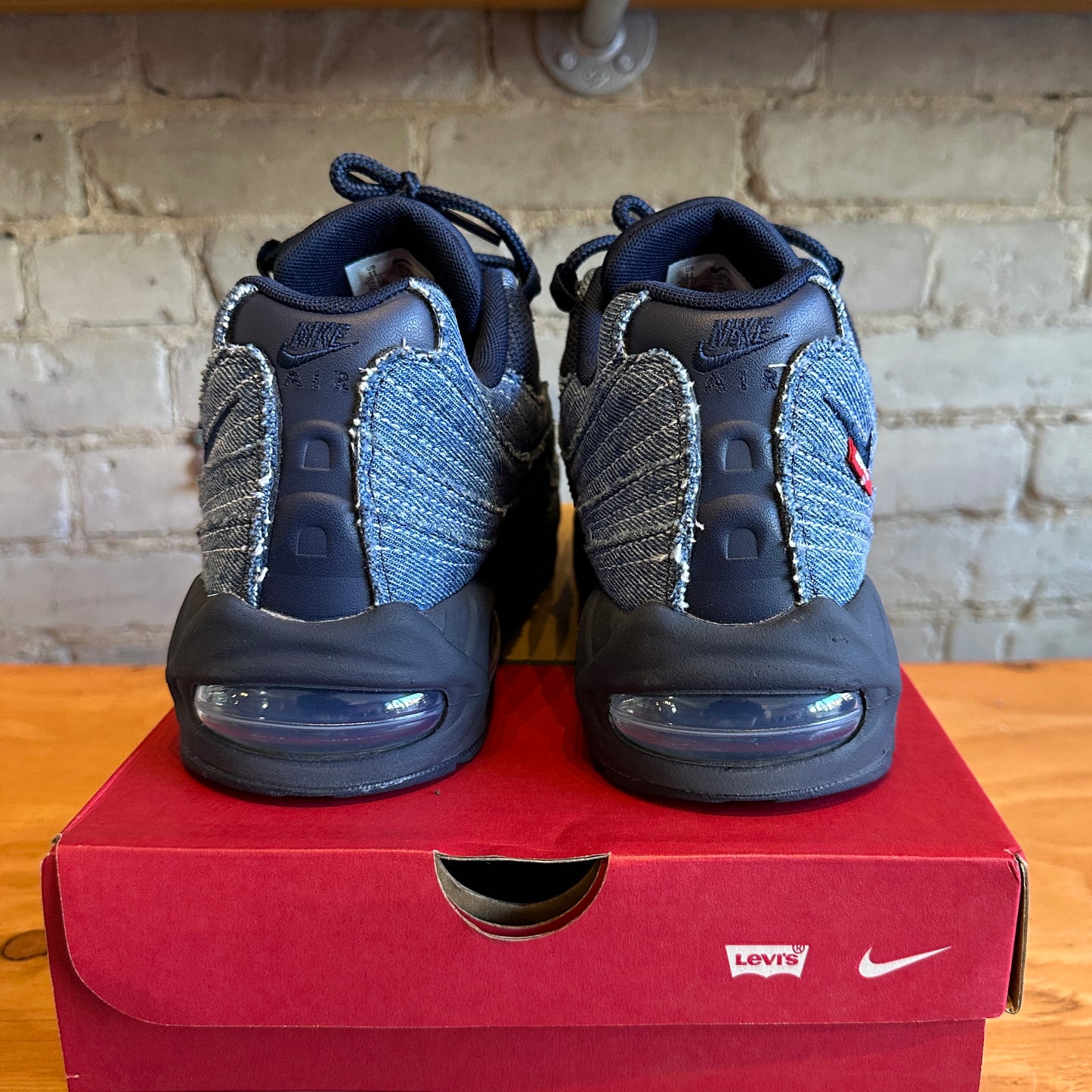 Levi’s x Nike Air Max 95 “Obsidian” Size 11