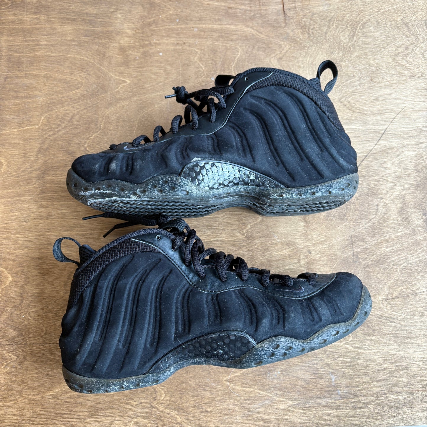 Nike Foamposite Black Seude Size 9