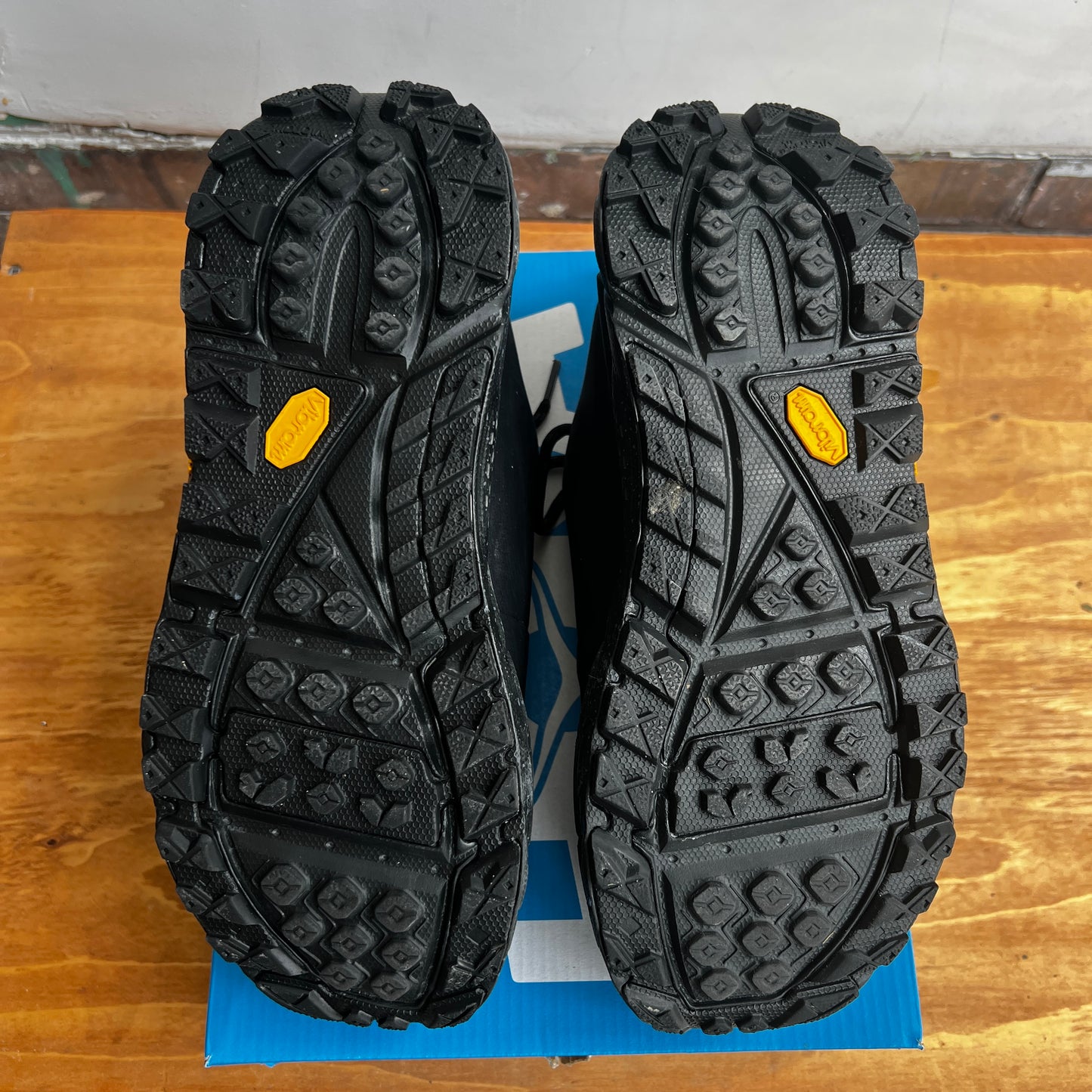 Hoka Tor Summit "Black" Size 8