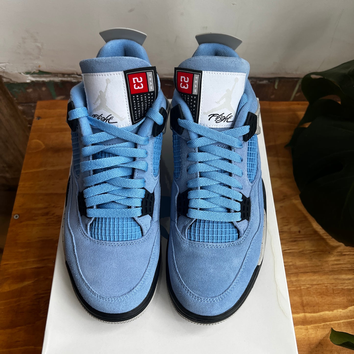 Brand New Air Jordan 4 Retro 4 "University Blue" Size 9