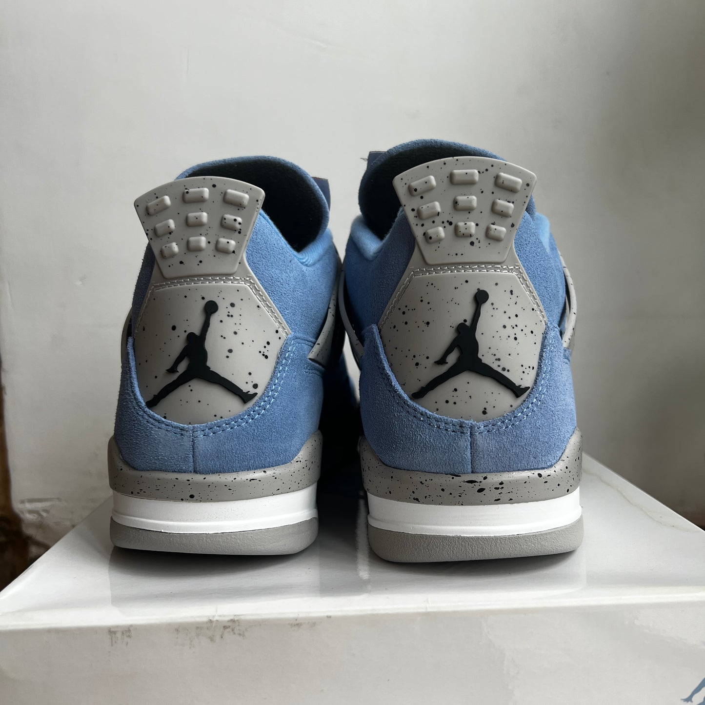 Brand New Air Jordan 4 Retro 4 "University Blue" Size 9
