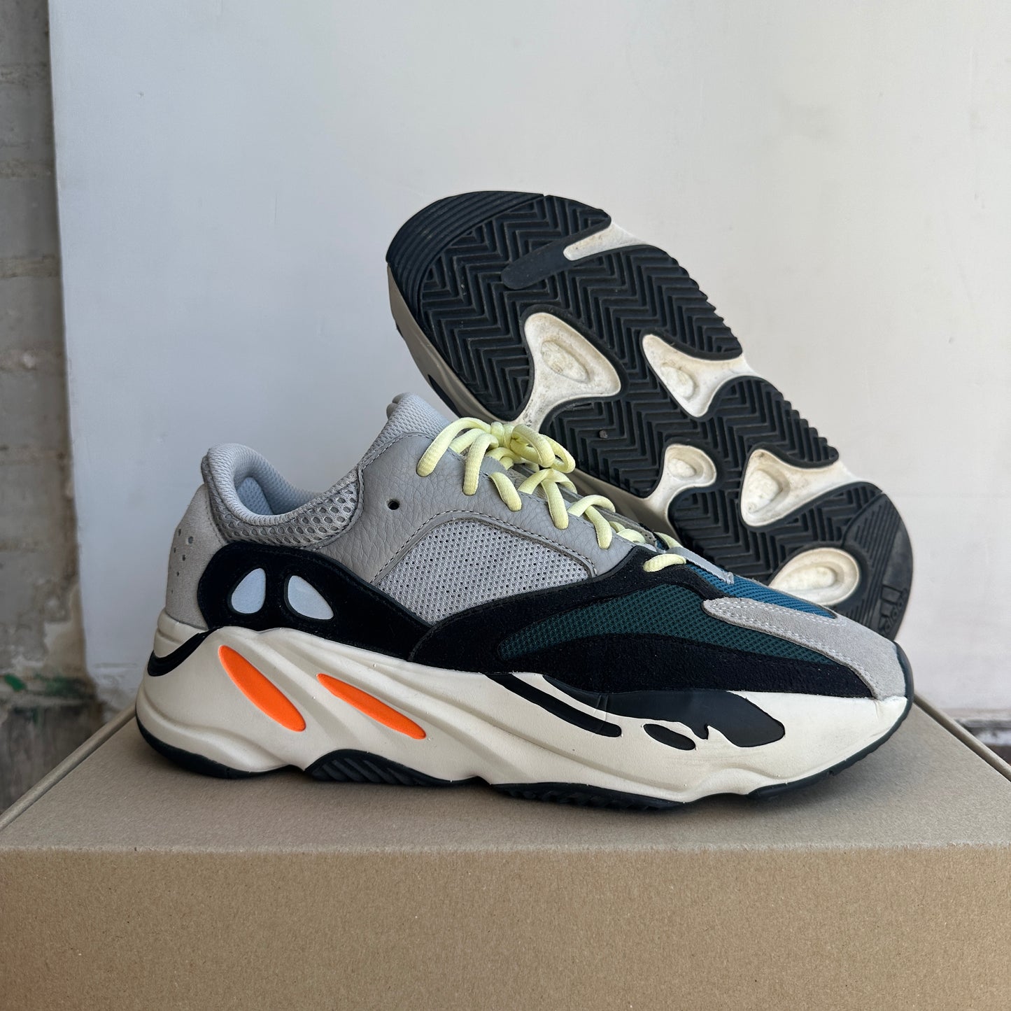 Yeezy 700 "Waverunner" Size 10