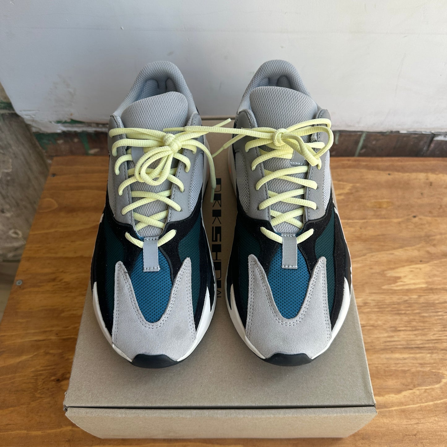 Yeezy 700 "Waverunner" Size 10