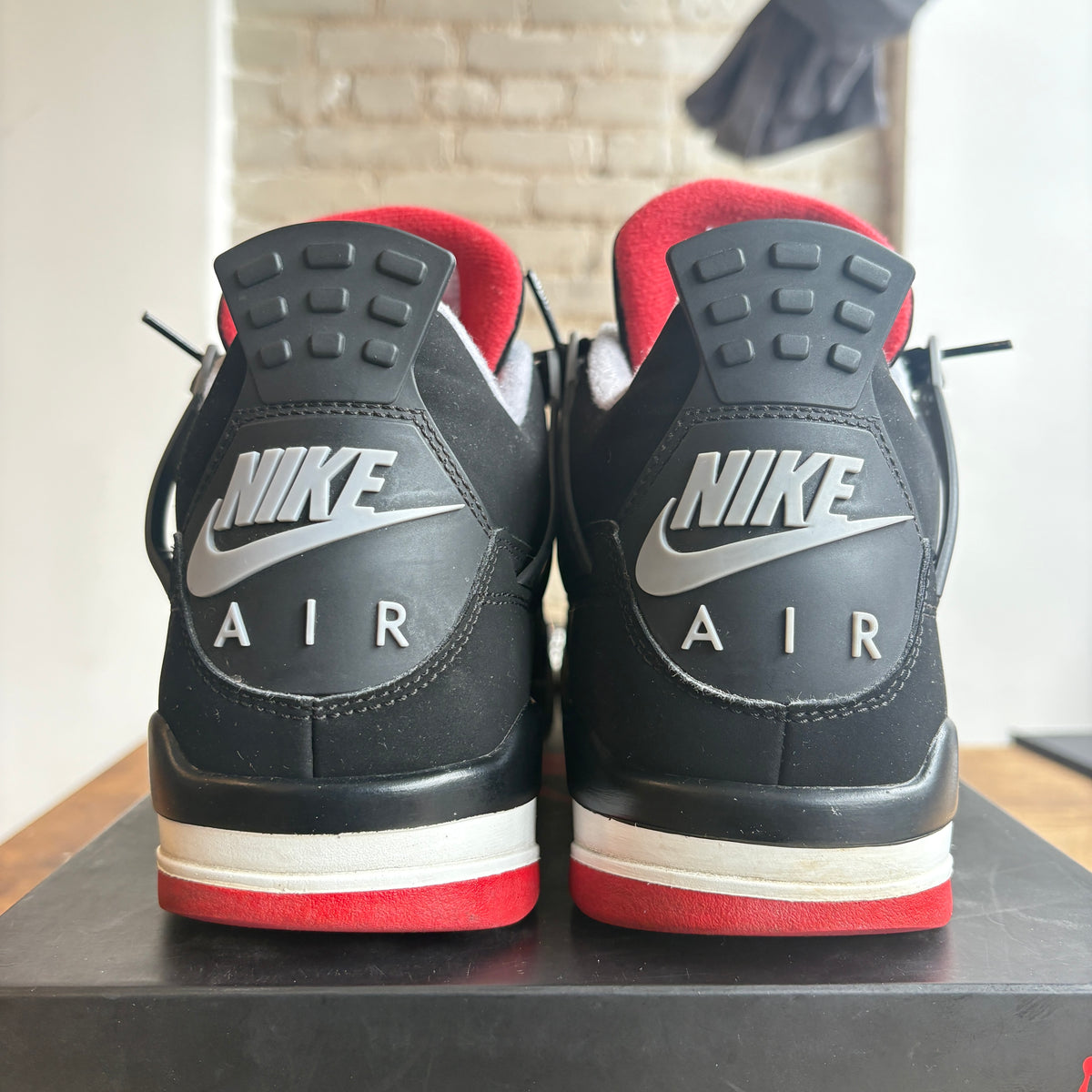 Air Jordan 4 Retro Bred Size 9.5