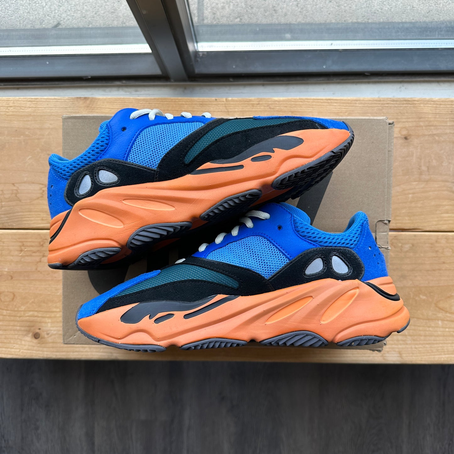 Yeezy 700 "Bright Blue" Size 9.5