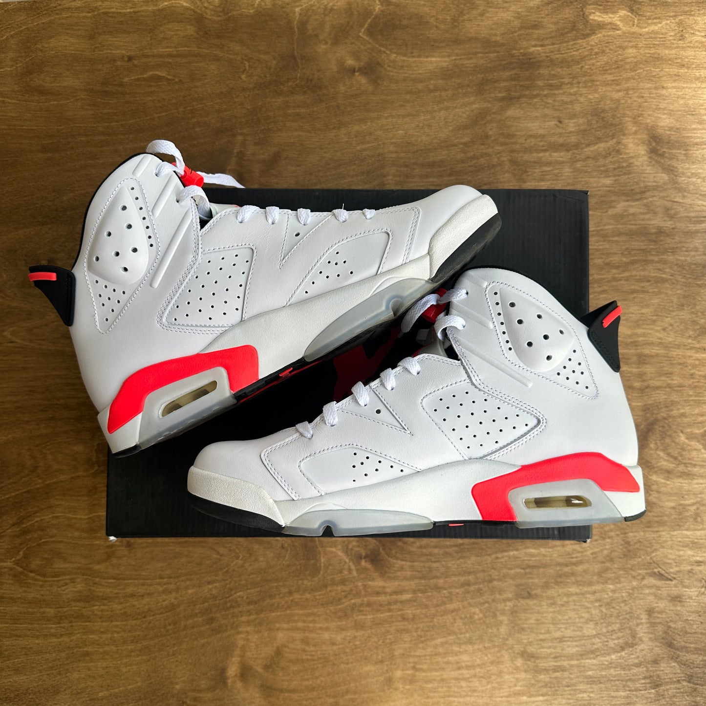 Air Jordan 6 "White Infrared" Size 11