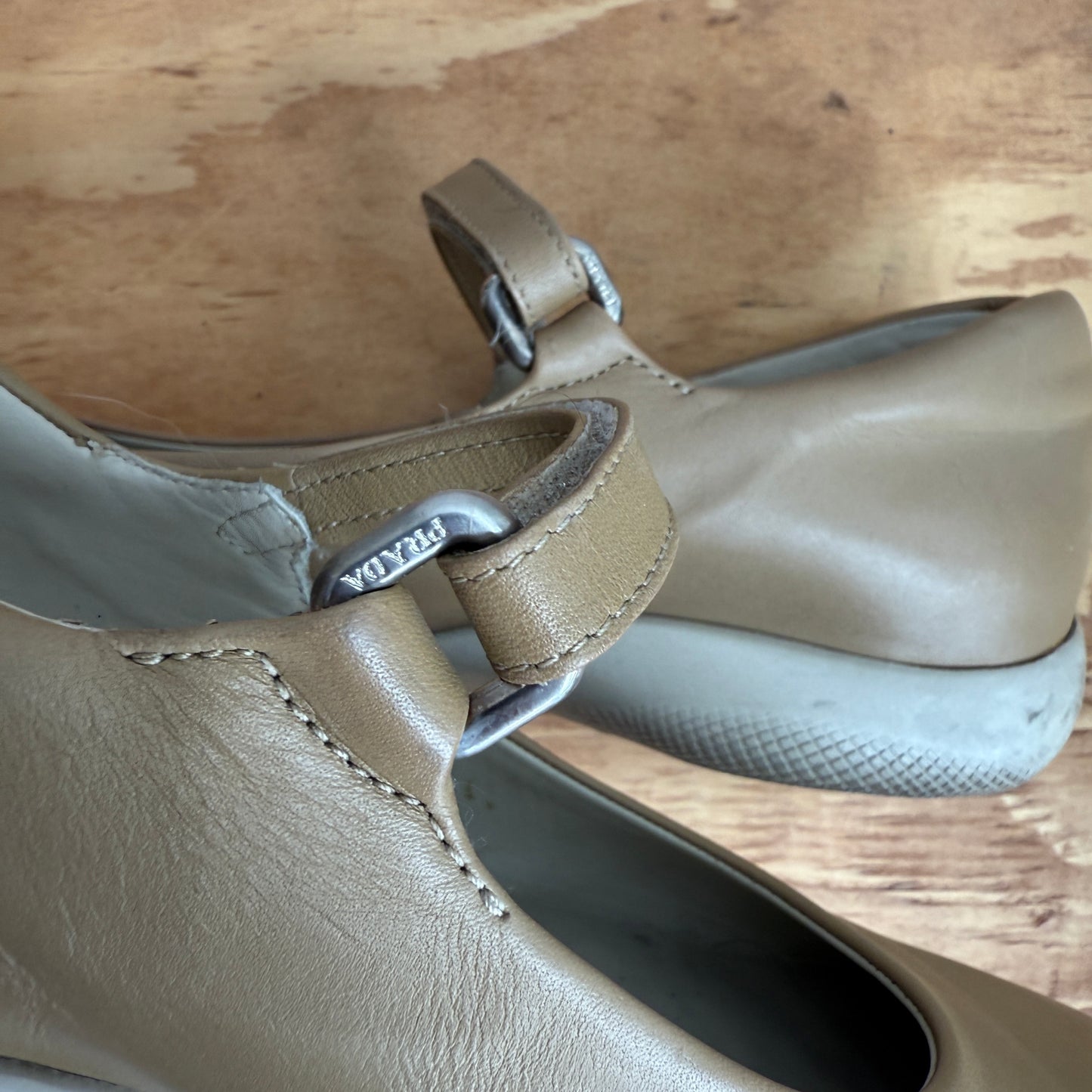 Prada Flats Tan Size EU 37