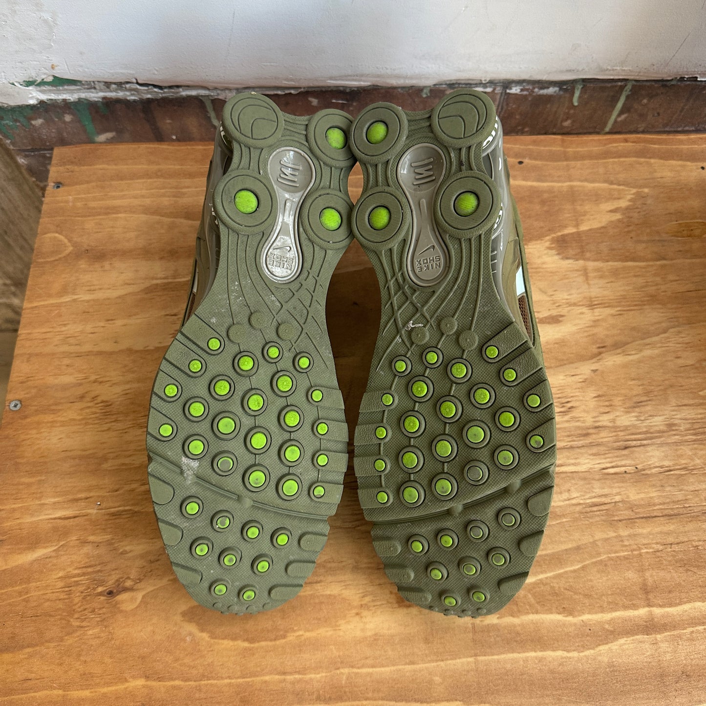 Supreme x Nike Shox "Olive" Size 10.5