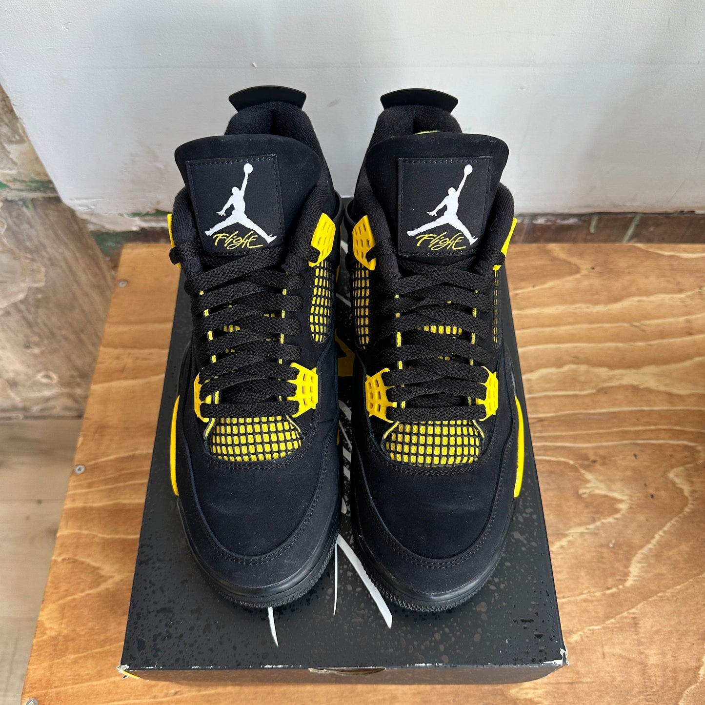 Air Jordan 4 "Thunder" Size 8.5
