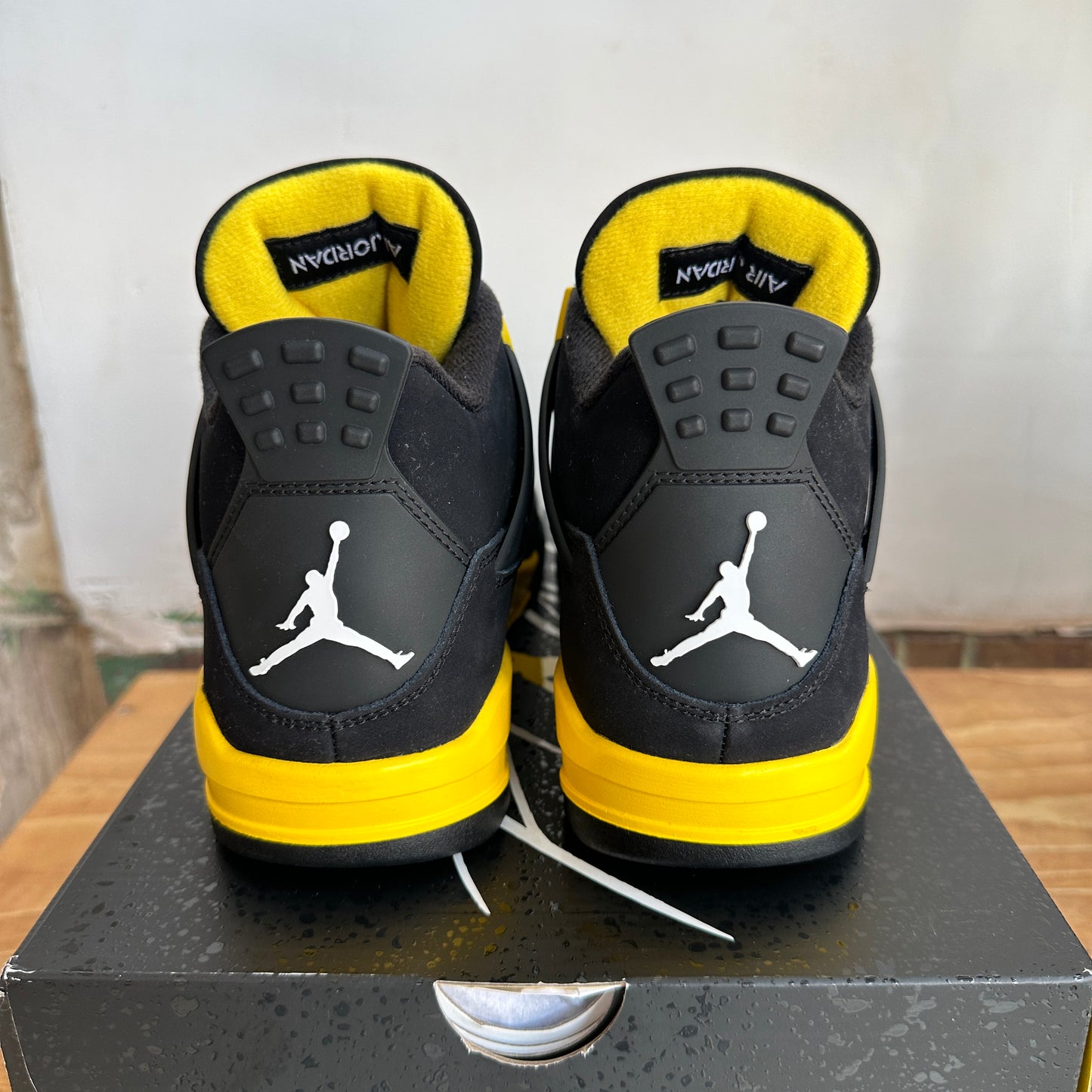 Air Jordan 4 "Thunder" Size 8.5