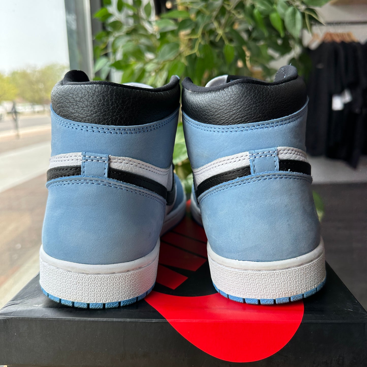 Air Jordan 1 High "University Blue" Size 9