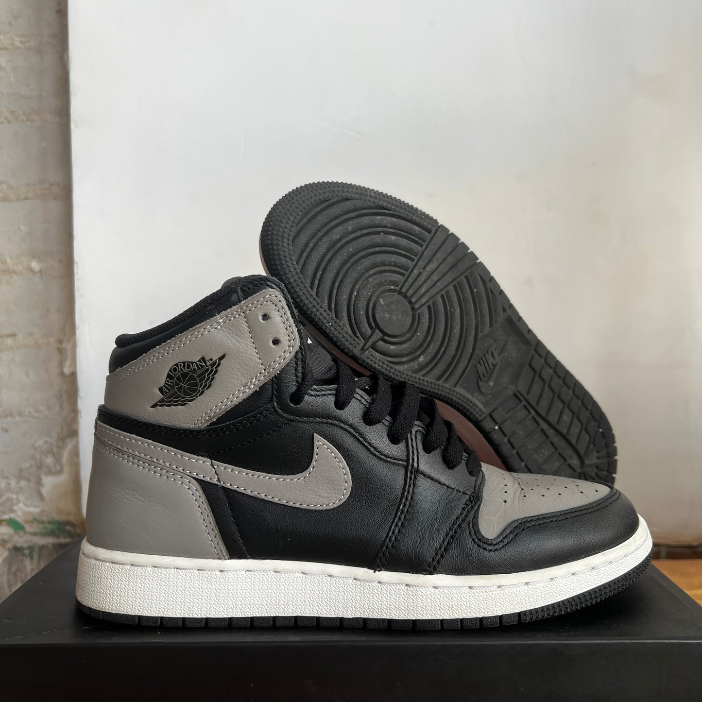 Air Jordan 1 Retro High OG "Shadow" Size 6Y