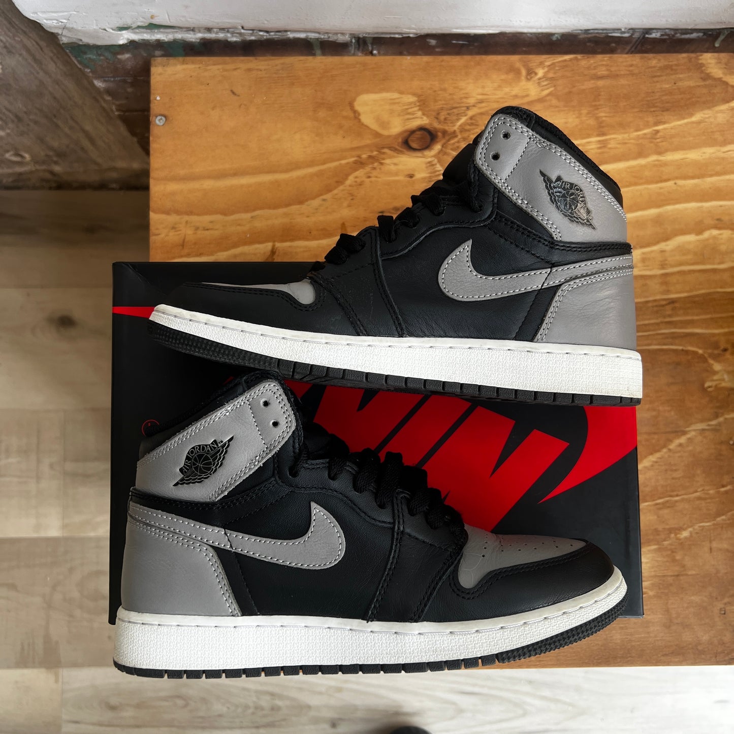 Air Jordan 1 Retro High OG "Shadow" Size 6Y