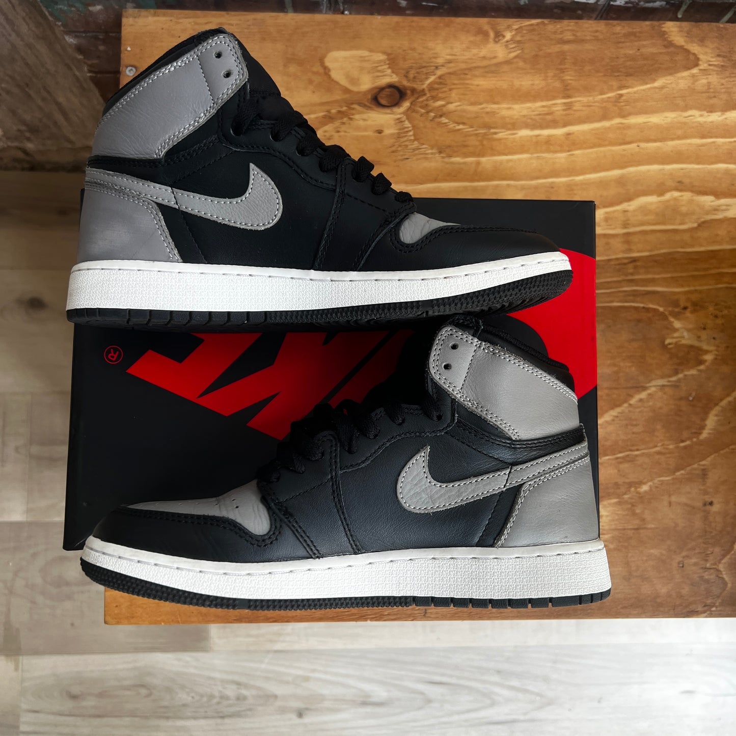 Air Jordan 1 Retro High OG "Shadow" Size 6Y
