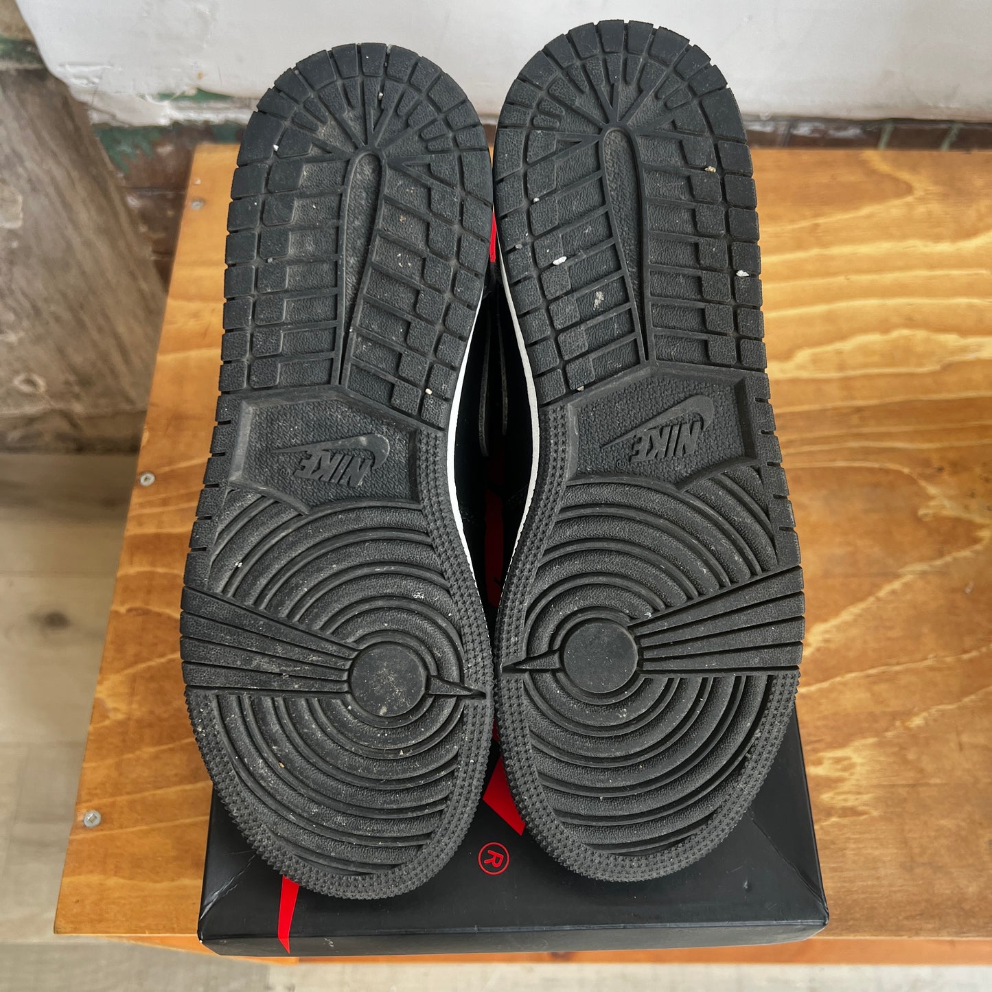 Air Jordan 1 Retro High OG "Shadow" Size 6Y