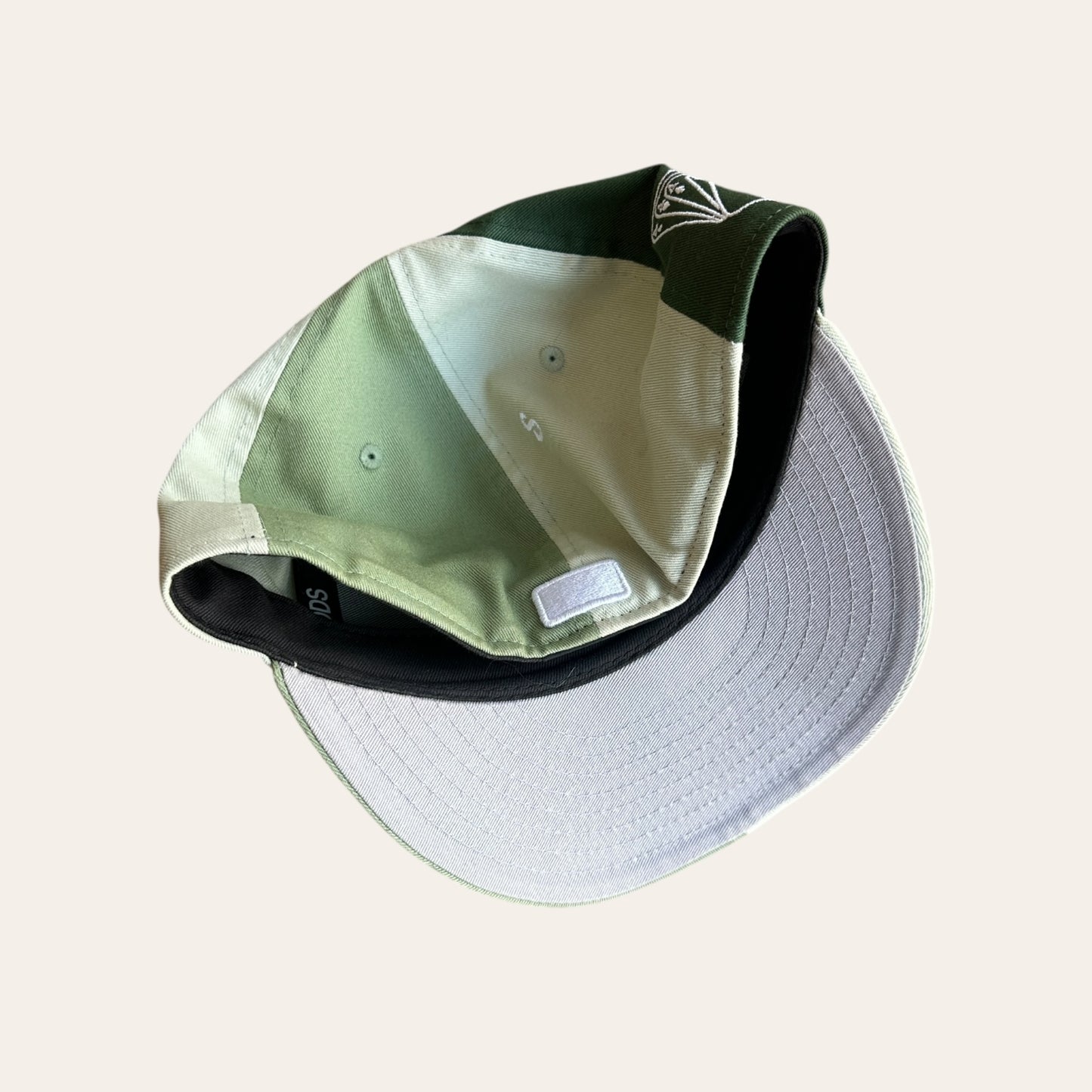 Saintwoods Fitted Green Size 7 1/4
