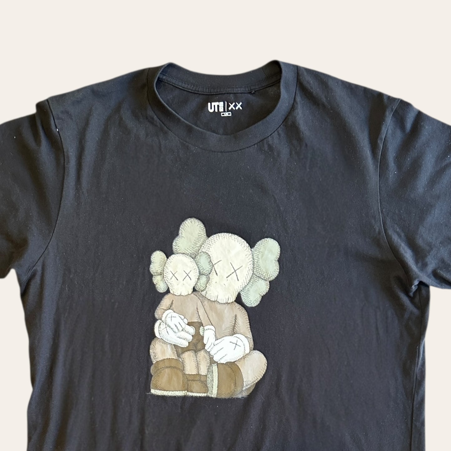 Kaws x Uniqlo Tee Black Size L