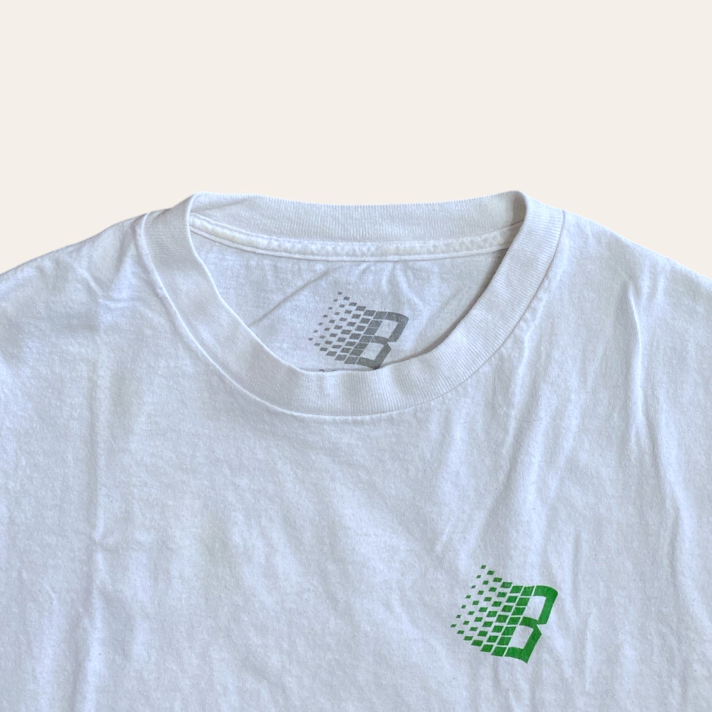 Bronze Tee White/Green Size XL
