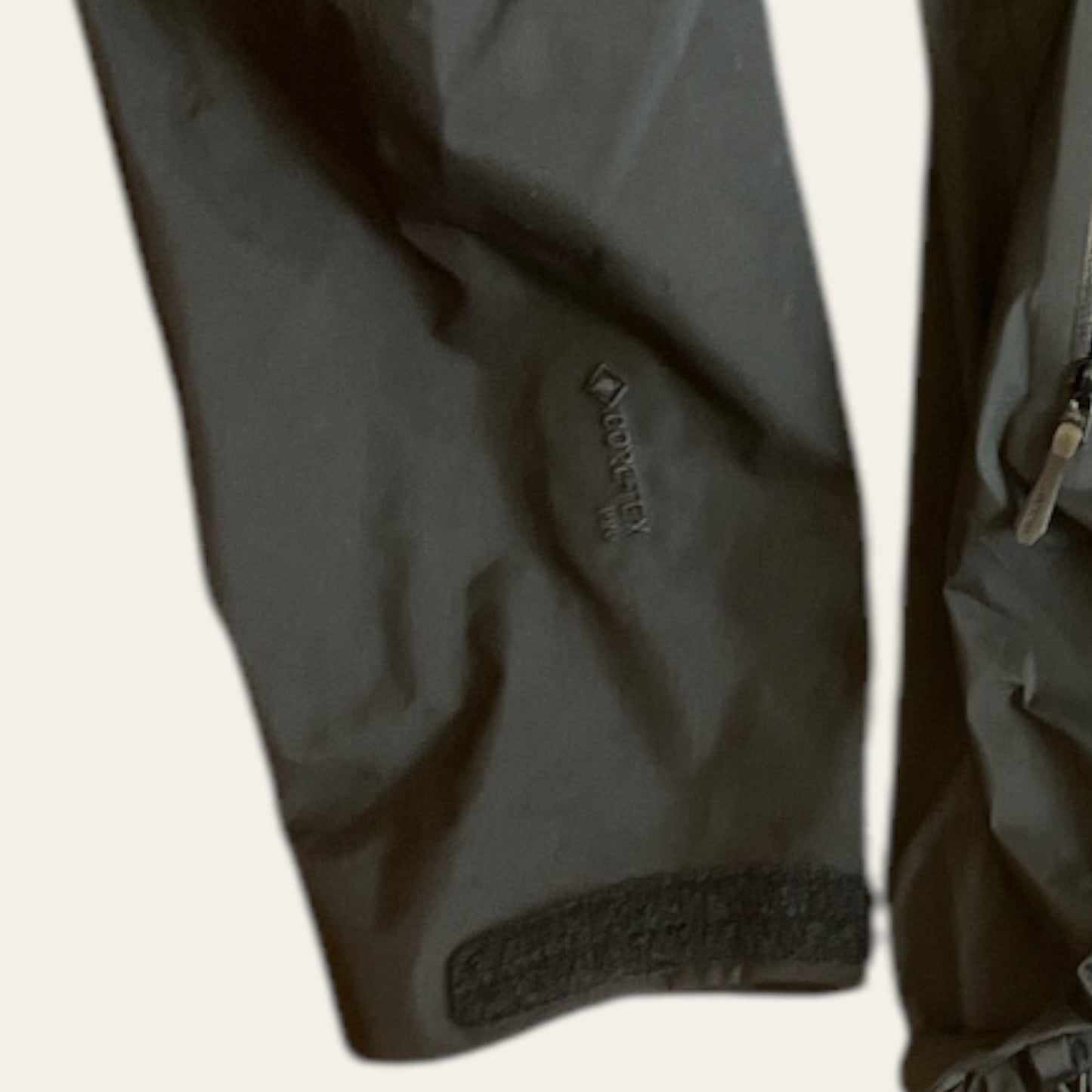 Brand New Arcteryx Beta AR Stormhood Black Womens Size L