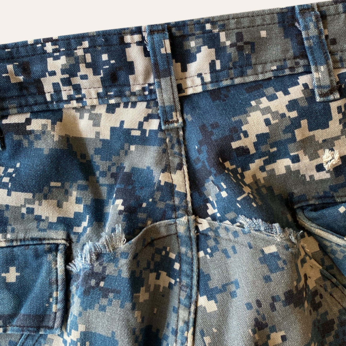 00s Digital Camo Cargo Shorts Size 36