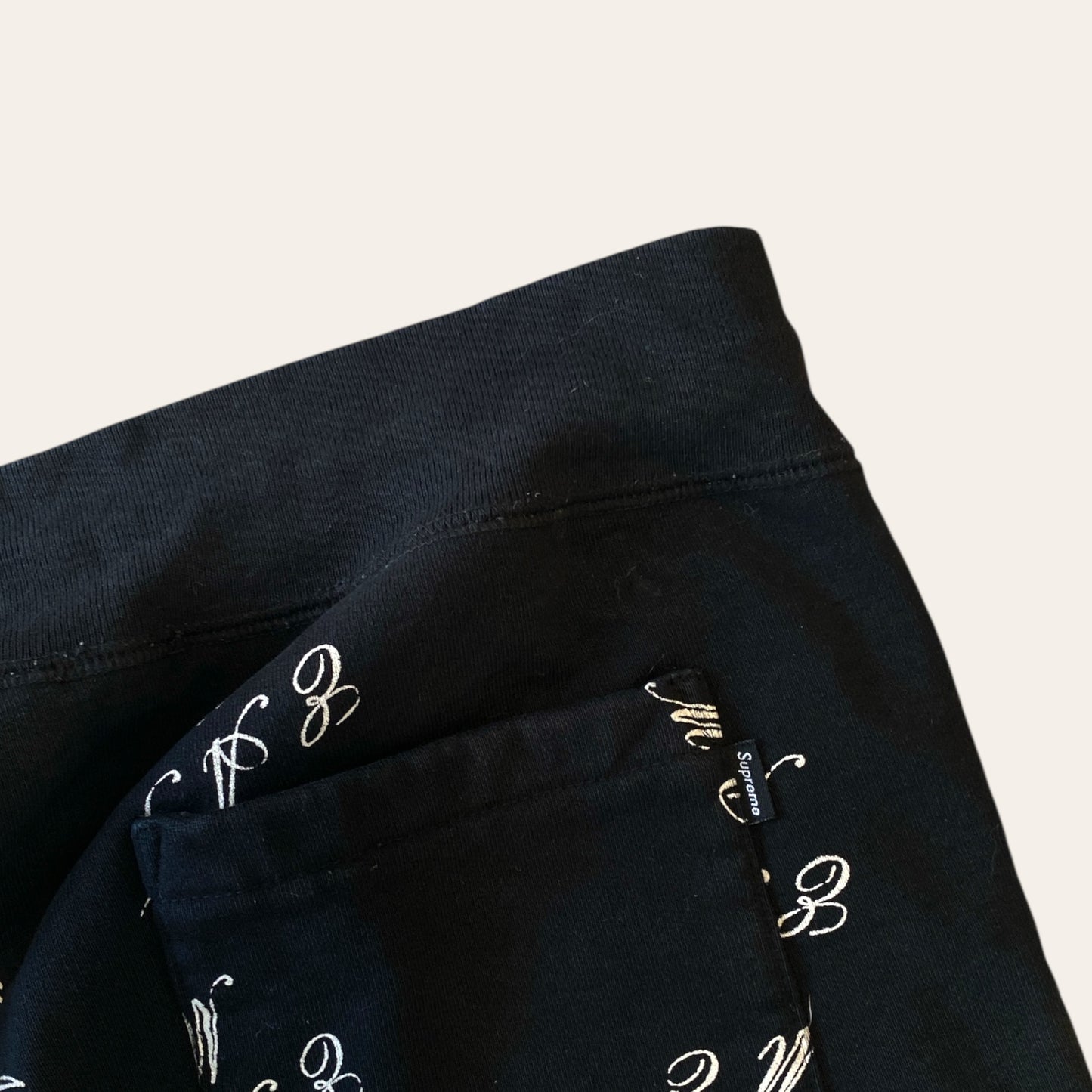 FW15 Supreme 'Eat Me' Sweat Shorts Size L