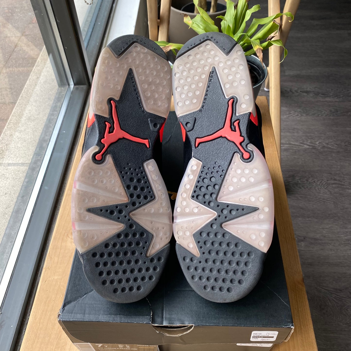 Air Jordan 6 "Infrared" Size 7Y