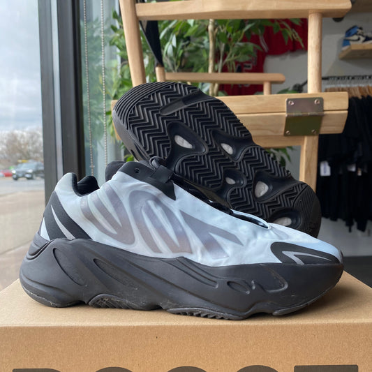 Yeezy 700 MNVN "Blue Tint" Size 4.5