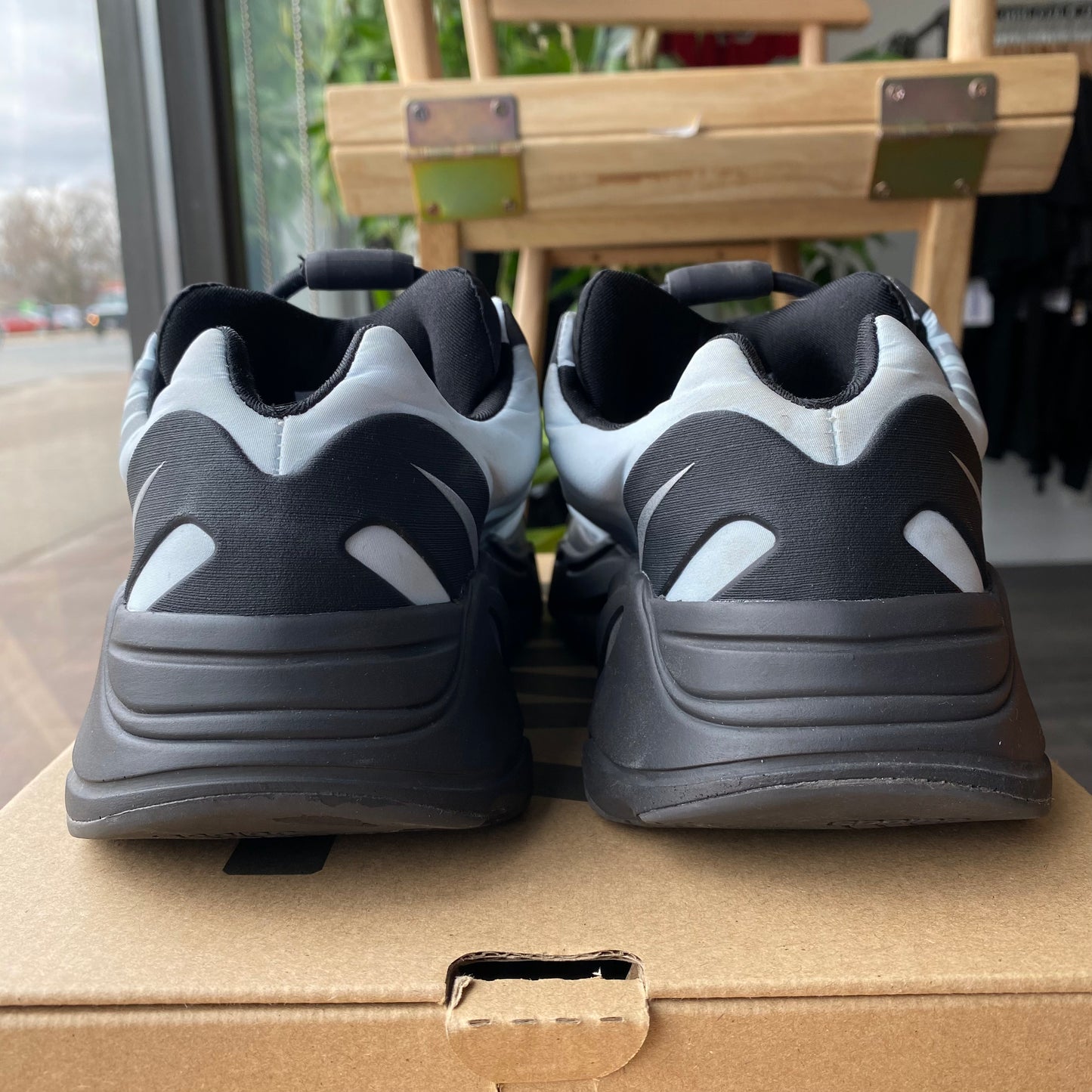 Yeezy 700 MNVN "Blue Tint" Size 4.5