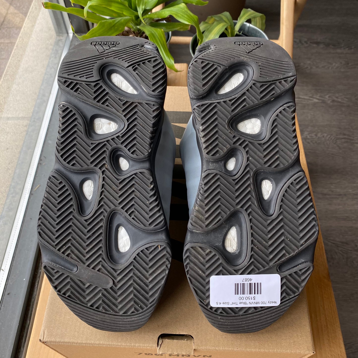 Yeezy 700 MNVN "Blue Tint" Size 4.5