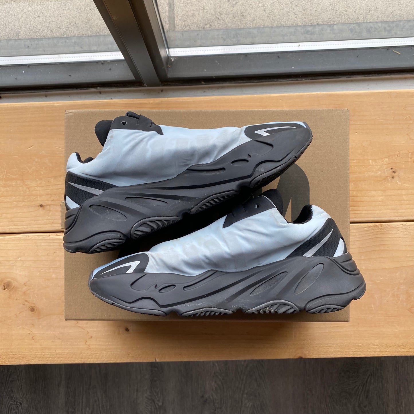 Yeezy 700 MNVN "Blue Tint" Size 4.5