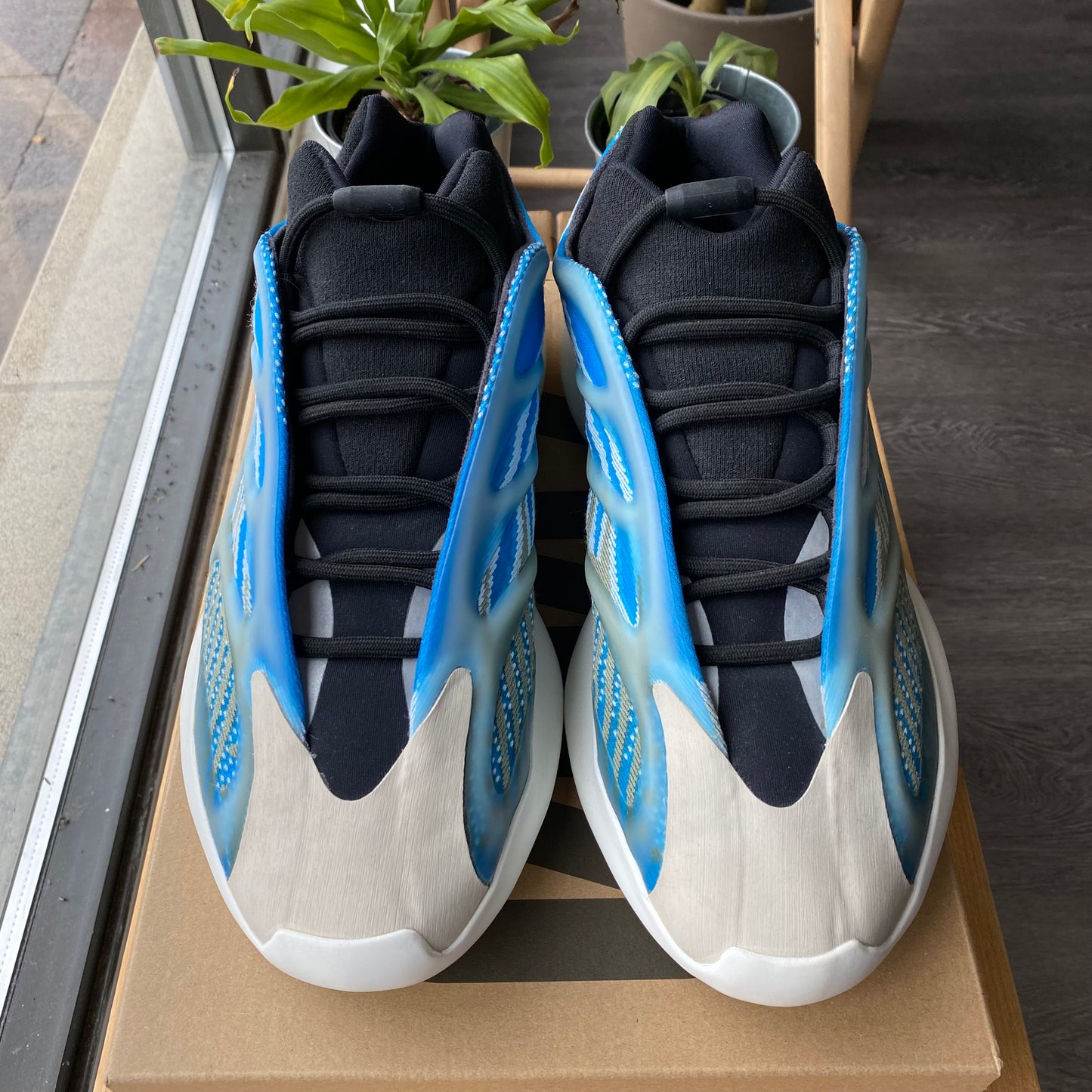 Yeezy 700 V3 "Azareth" Size 11