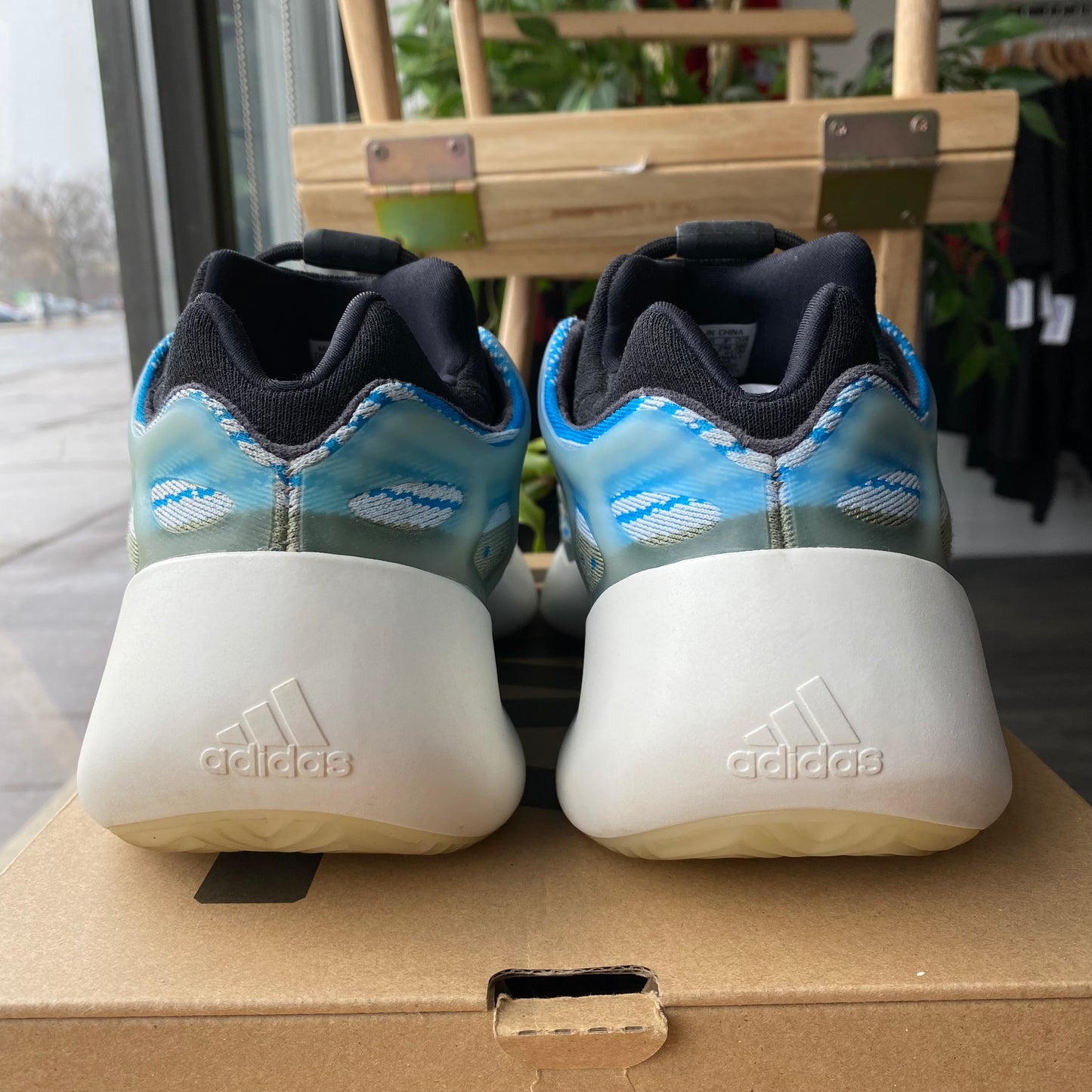 Yeezy 700 V3 "Azareth" Size 11