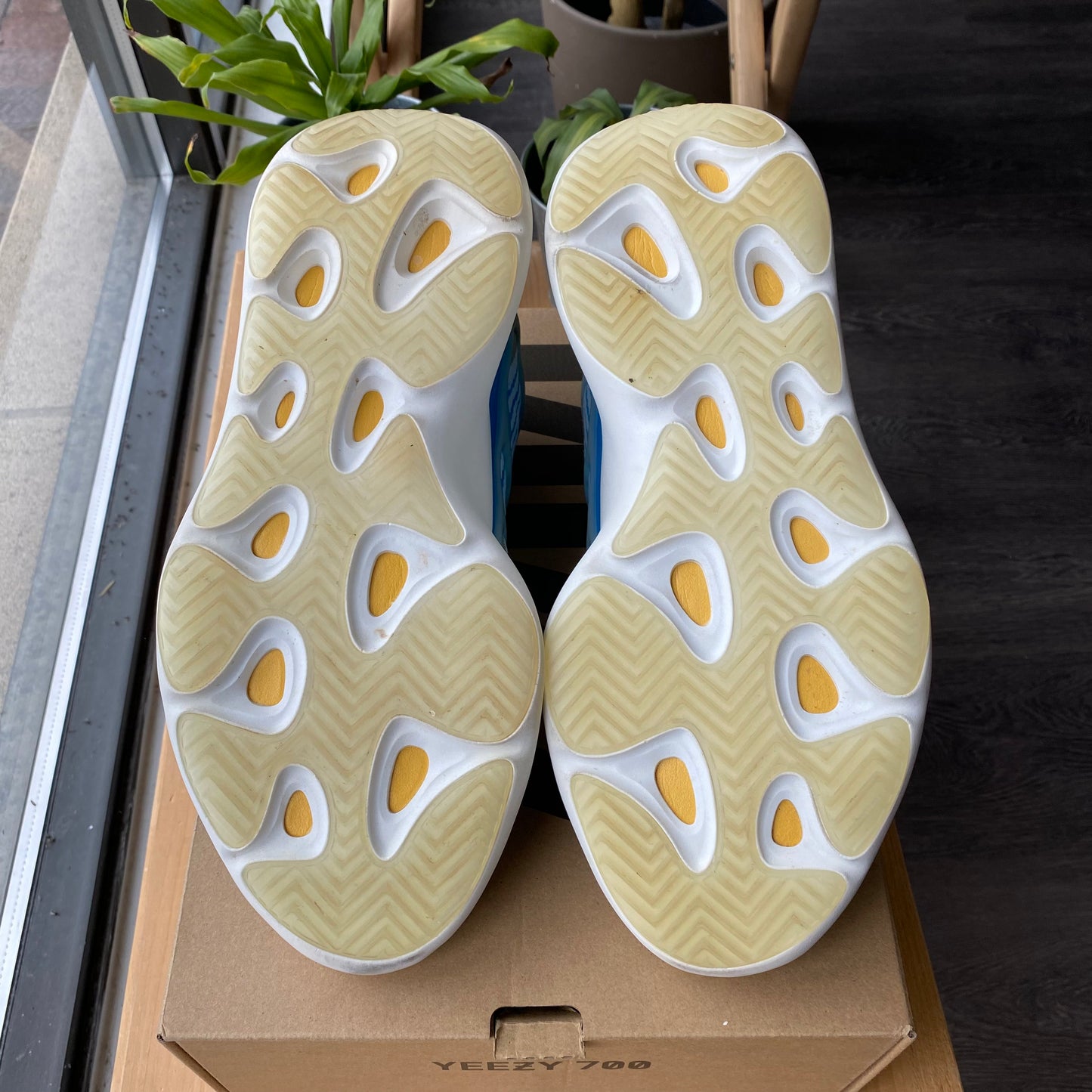 Yeezy 700 V3 "Azareth" Size 11