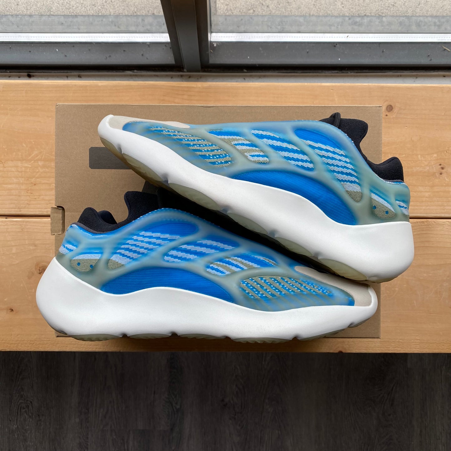 Yeezy 700 V3 "Azareth" Size 11