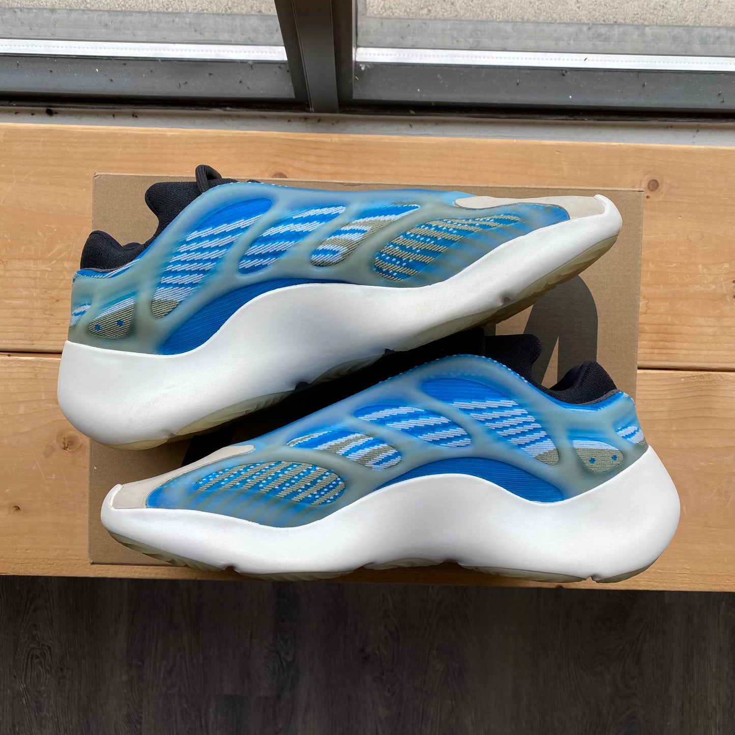 Yeezy 700 V3 "Azareth" Size 11