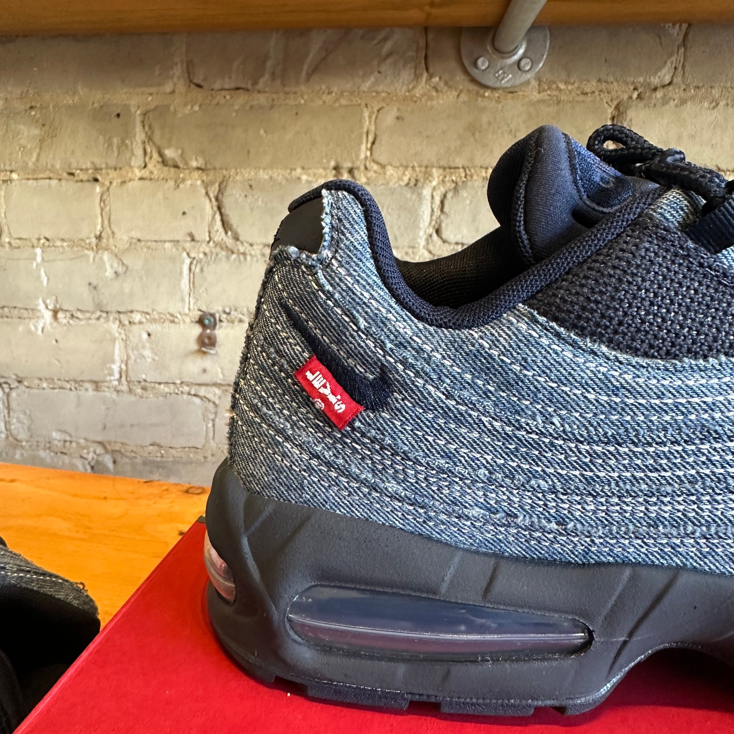 Levi’s x Nike Air Max 95 “Obsidian” Size 11