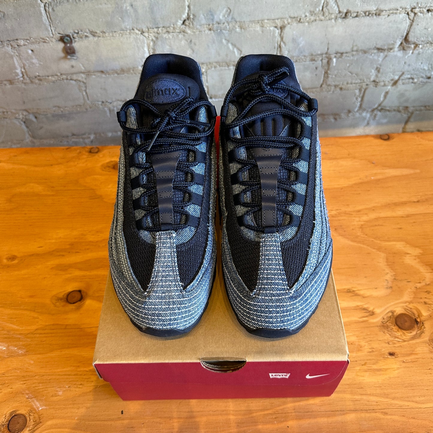 Levi’s x Nike Air Max 95 “Obsidian” Size 11