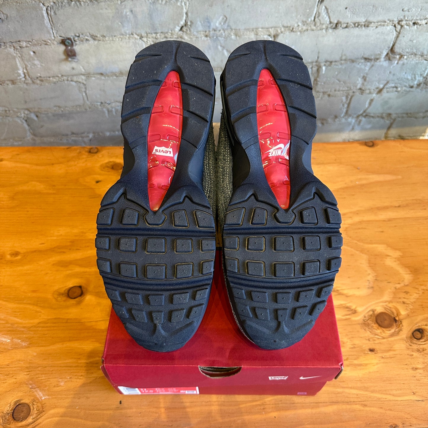 Levi’s x Nike Air Max 95 “Obsidian” Size 11