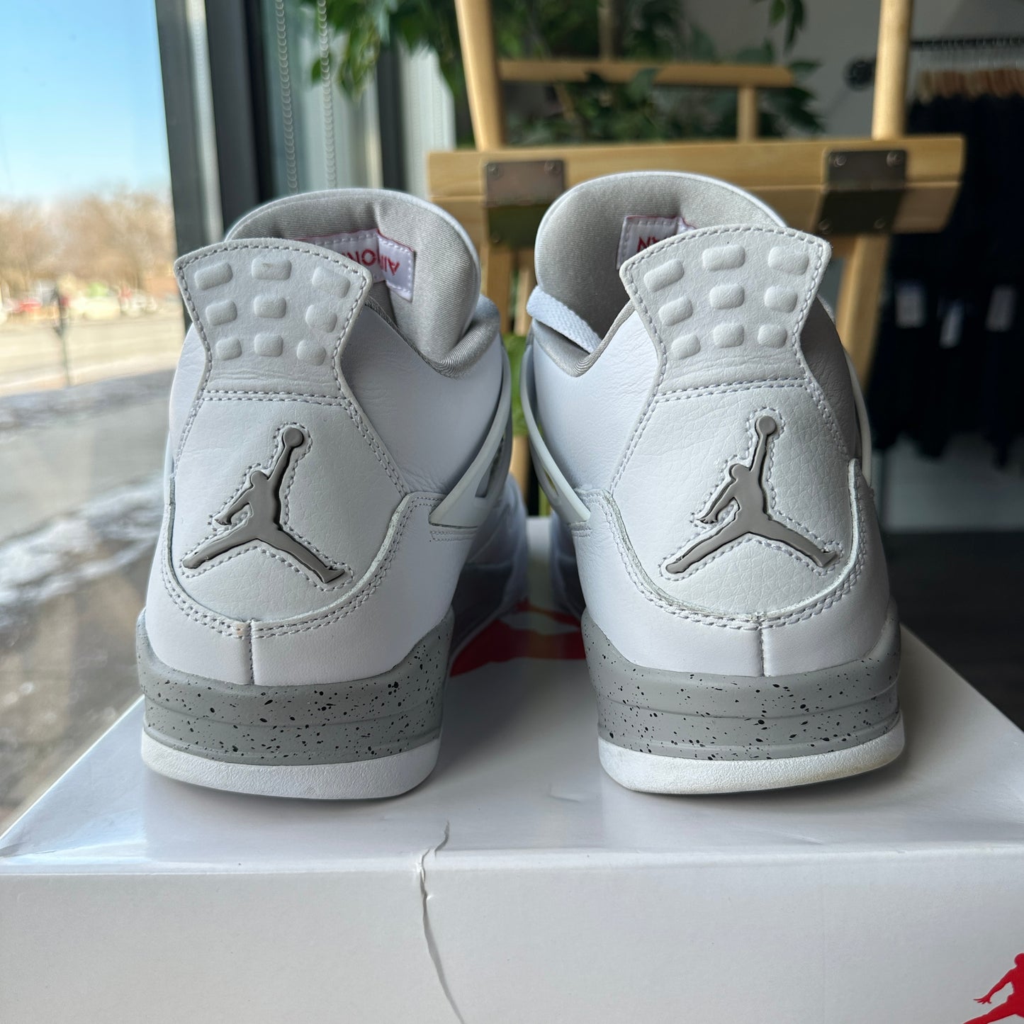 Air Jordan 4 "White Oreo" Size 10
