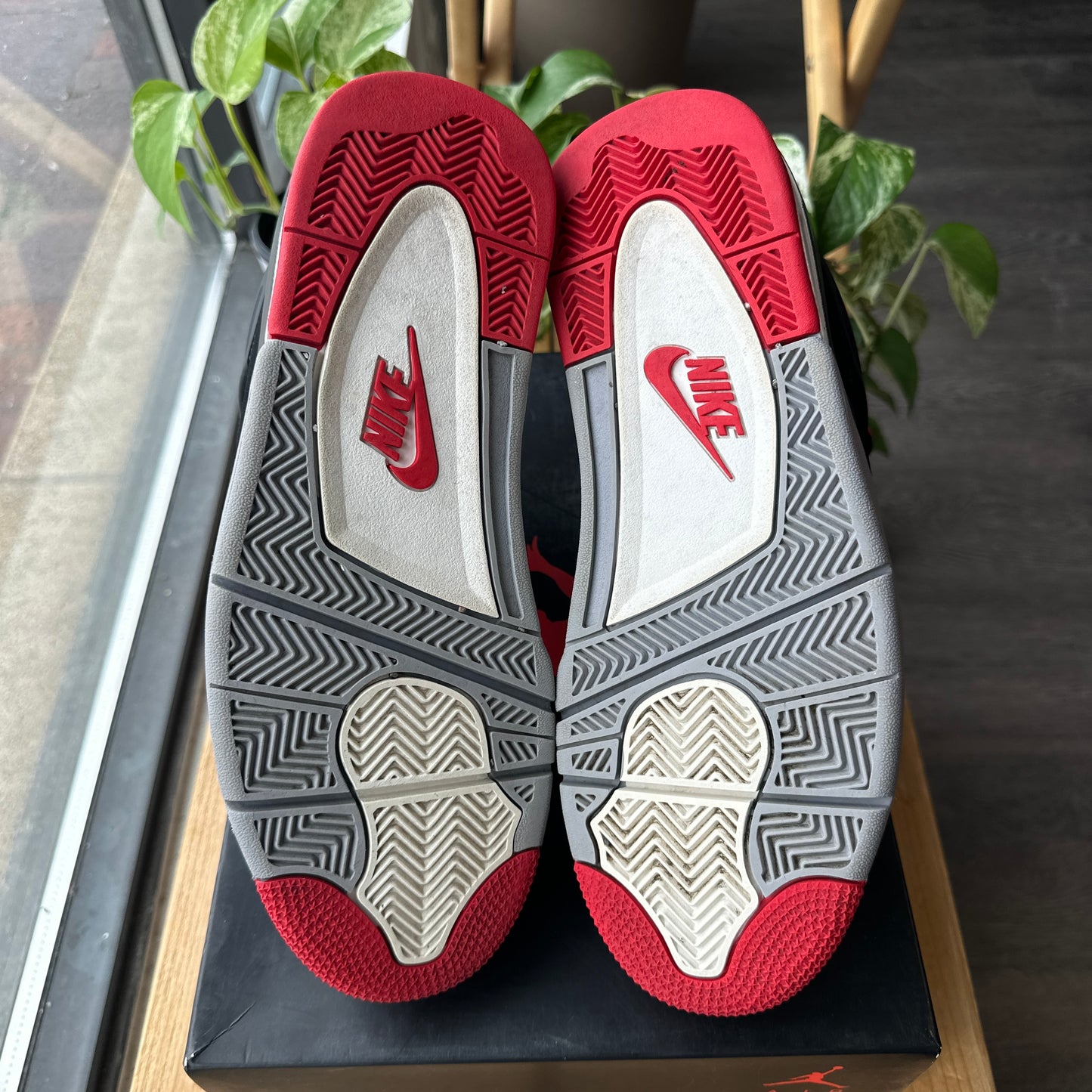 Air Jordan 4 "Bred" Size 10