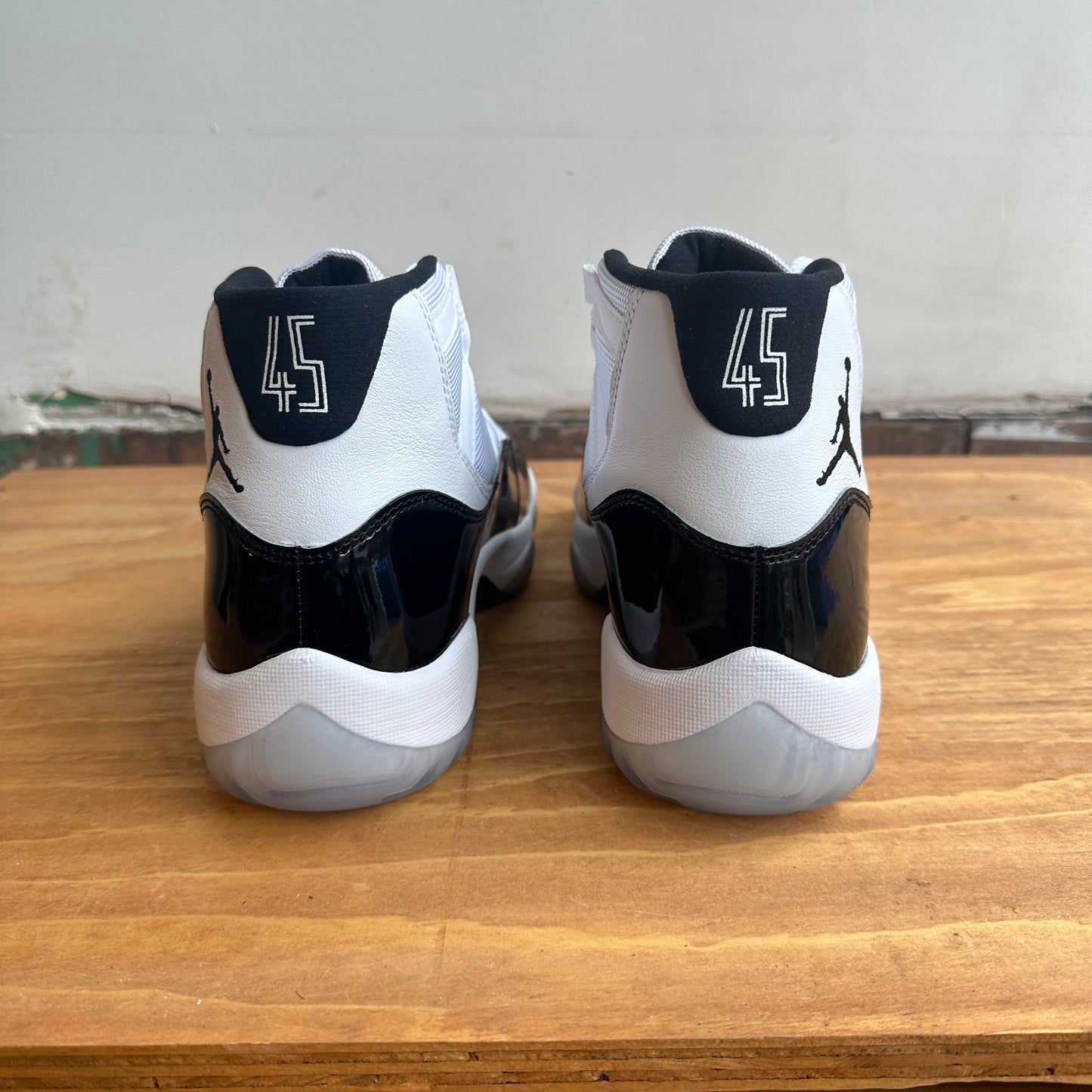 Brand New Air Jordan 11 "Concord" Size 9