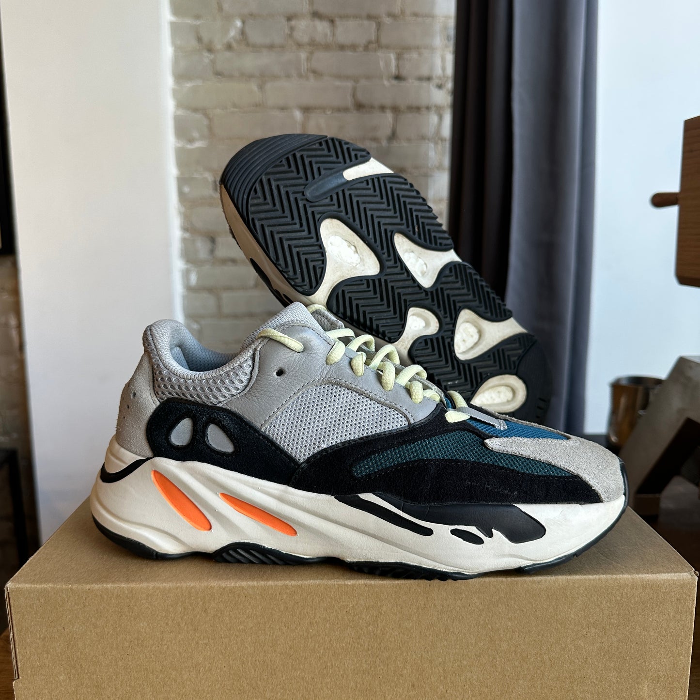 Yeezy 700 Waverunner Size 8