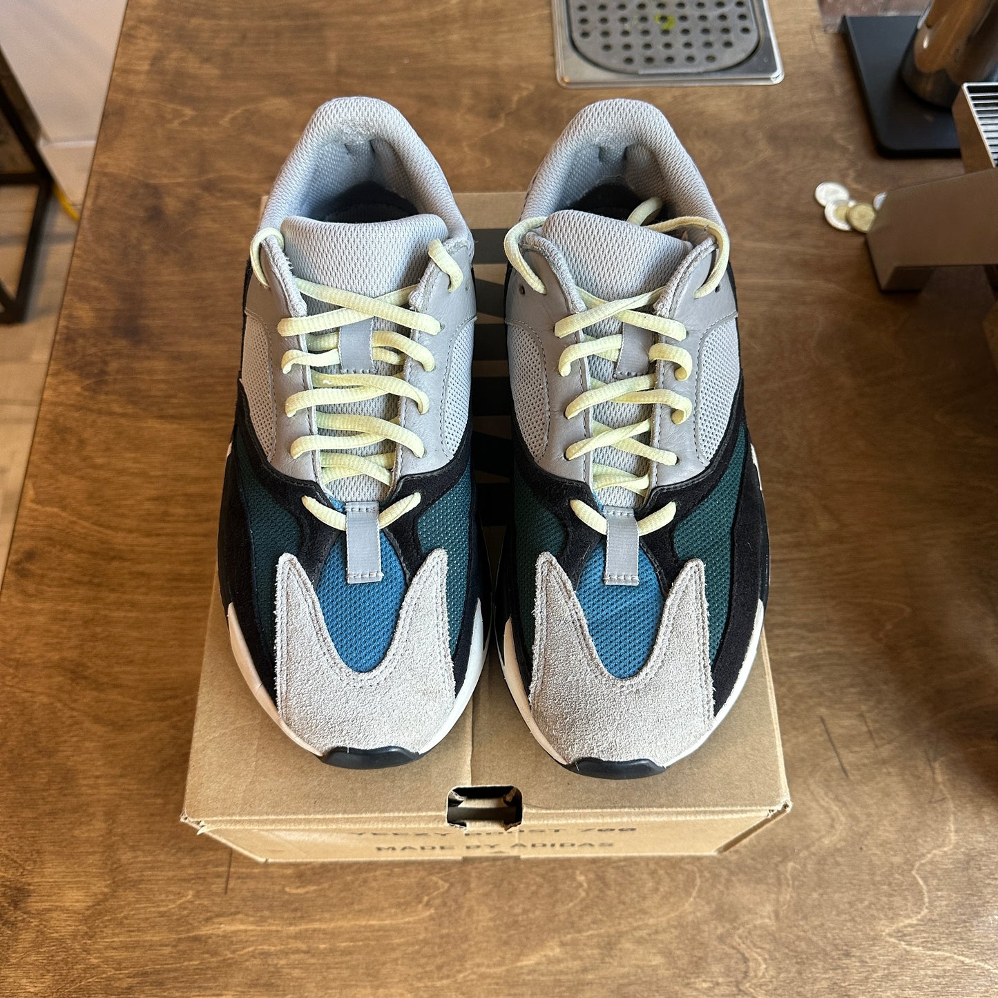 Yeezy 700 Waverunner Size 8