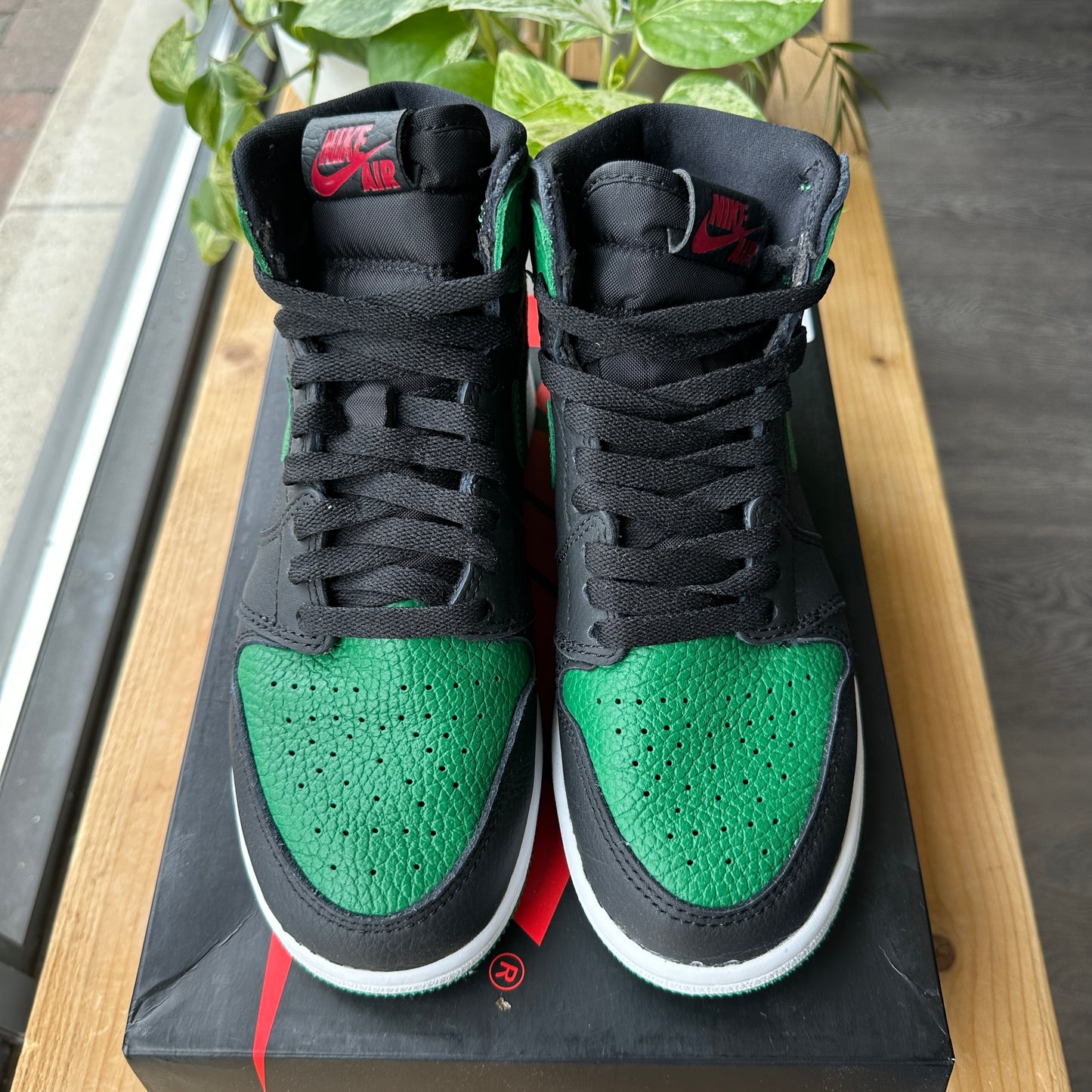 Air Jordan 1 High "Pine Green 2.0" Size 4Y