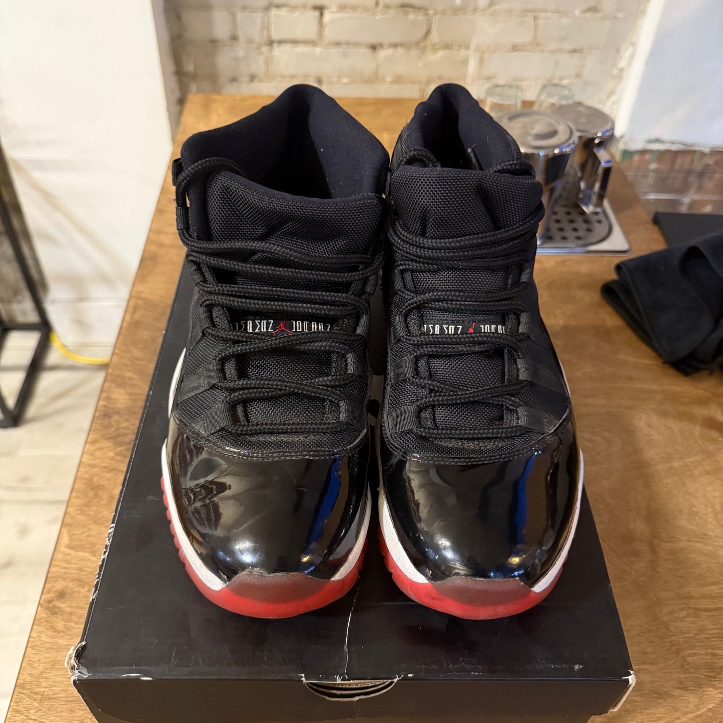 Air Jordan 11 "Playoffs" Size 10.5