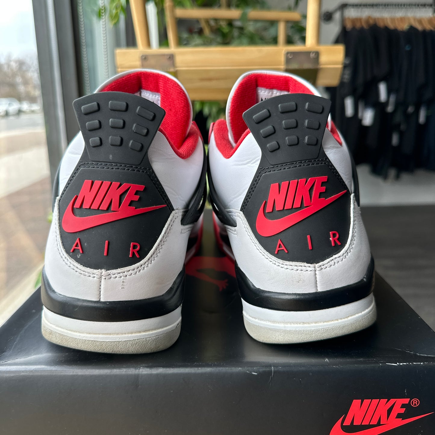 Air Jordan 4 'Fire Red' Size 10.5