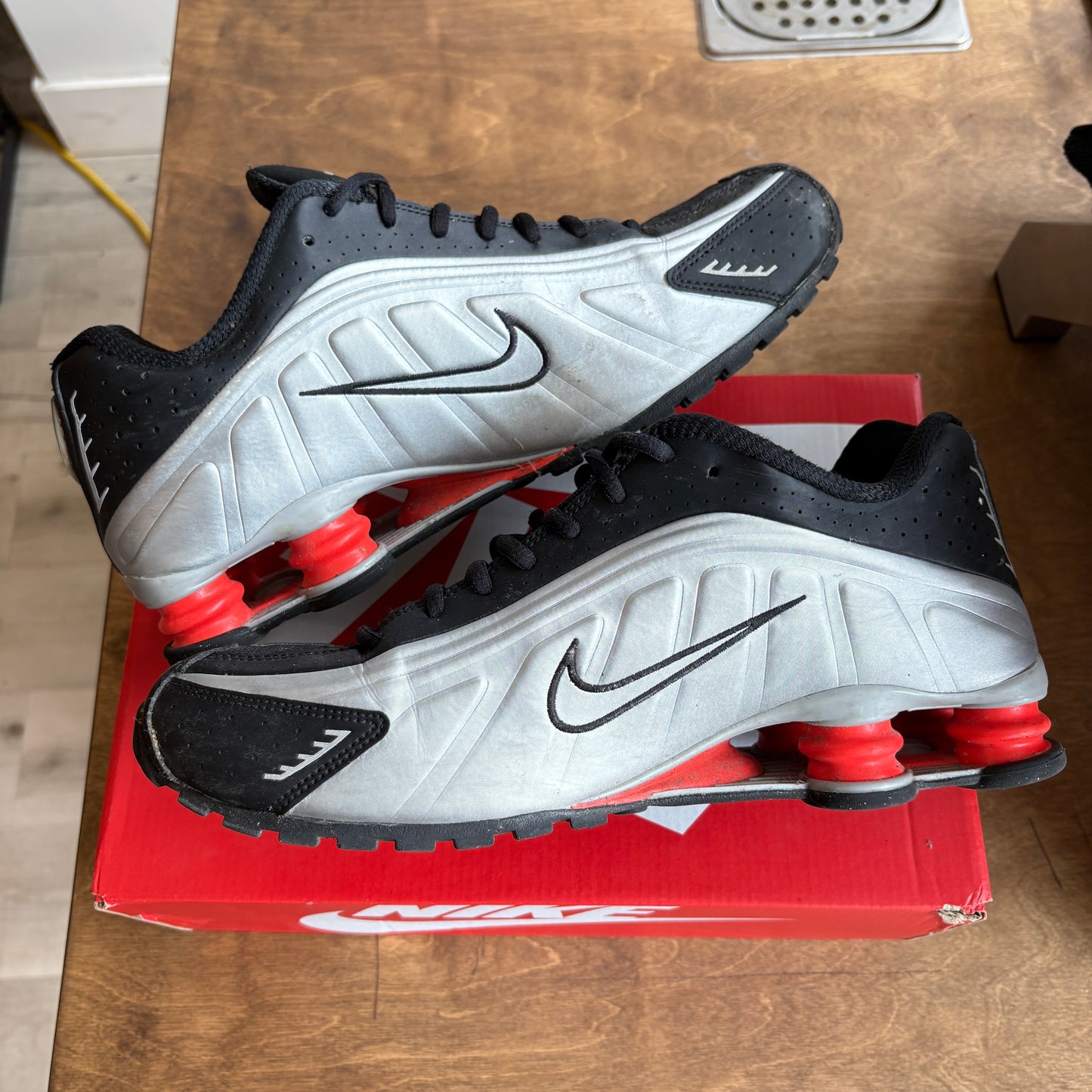 Nike Shox R4 'Metallic Silver' Size 10.5