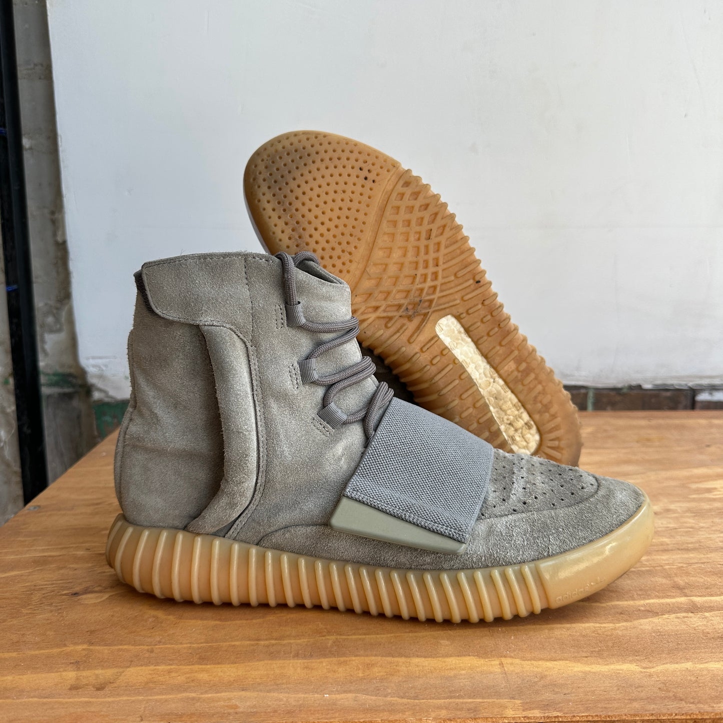 Yeezy 750 "Light Grey" Size 9.5