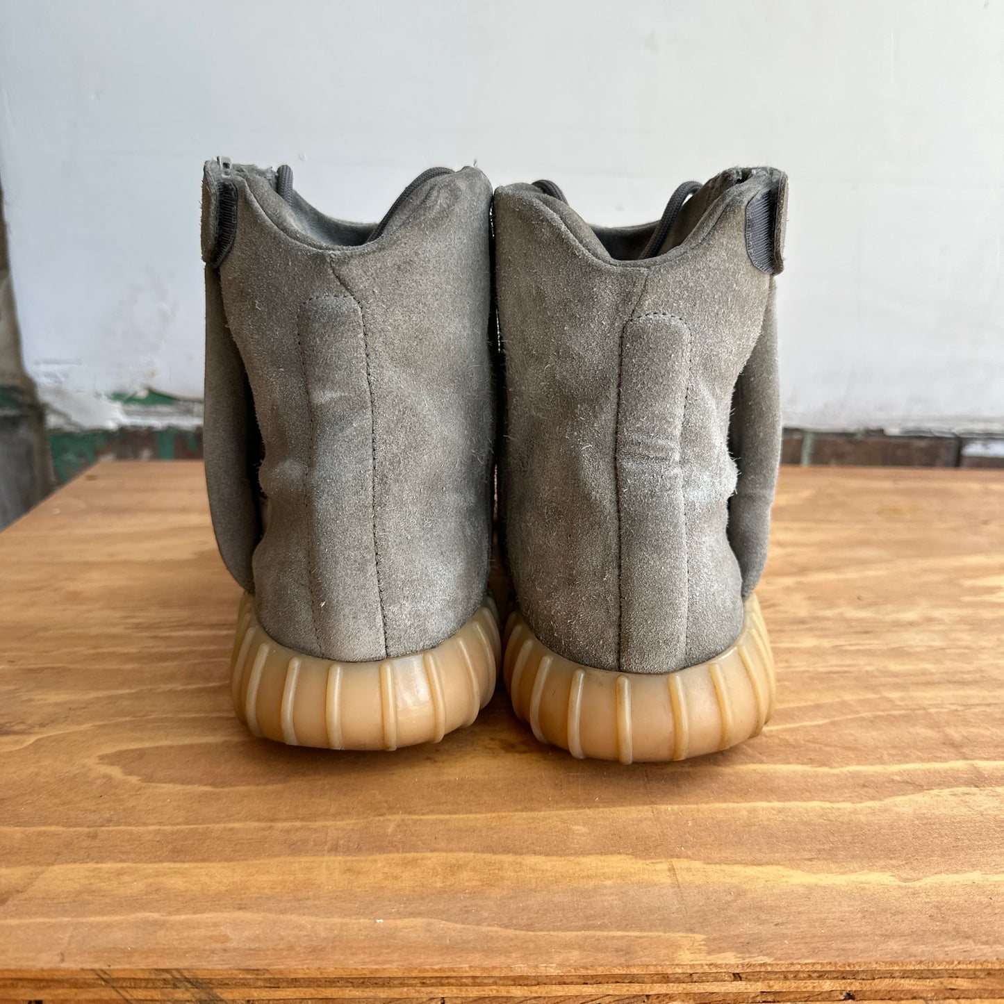 Yeezy 750 "Light Grey" Size 9.5